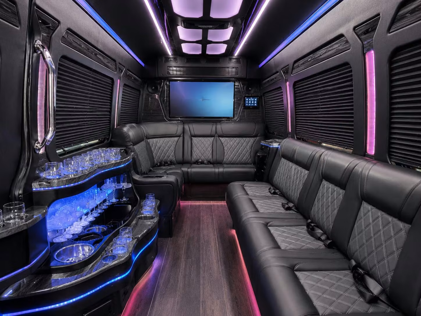 airport transfers and long distance guest shuttles for clarksville weddings